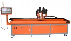 熱熔數(shù)控鉆孔機(jī)換刀按復(fù)位鍵，刀卡住了，不手